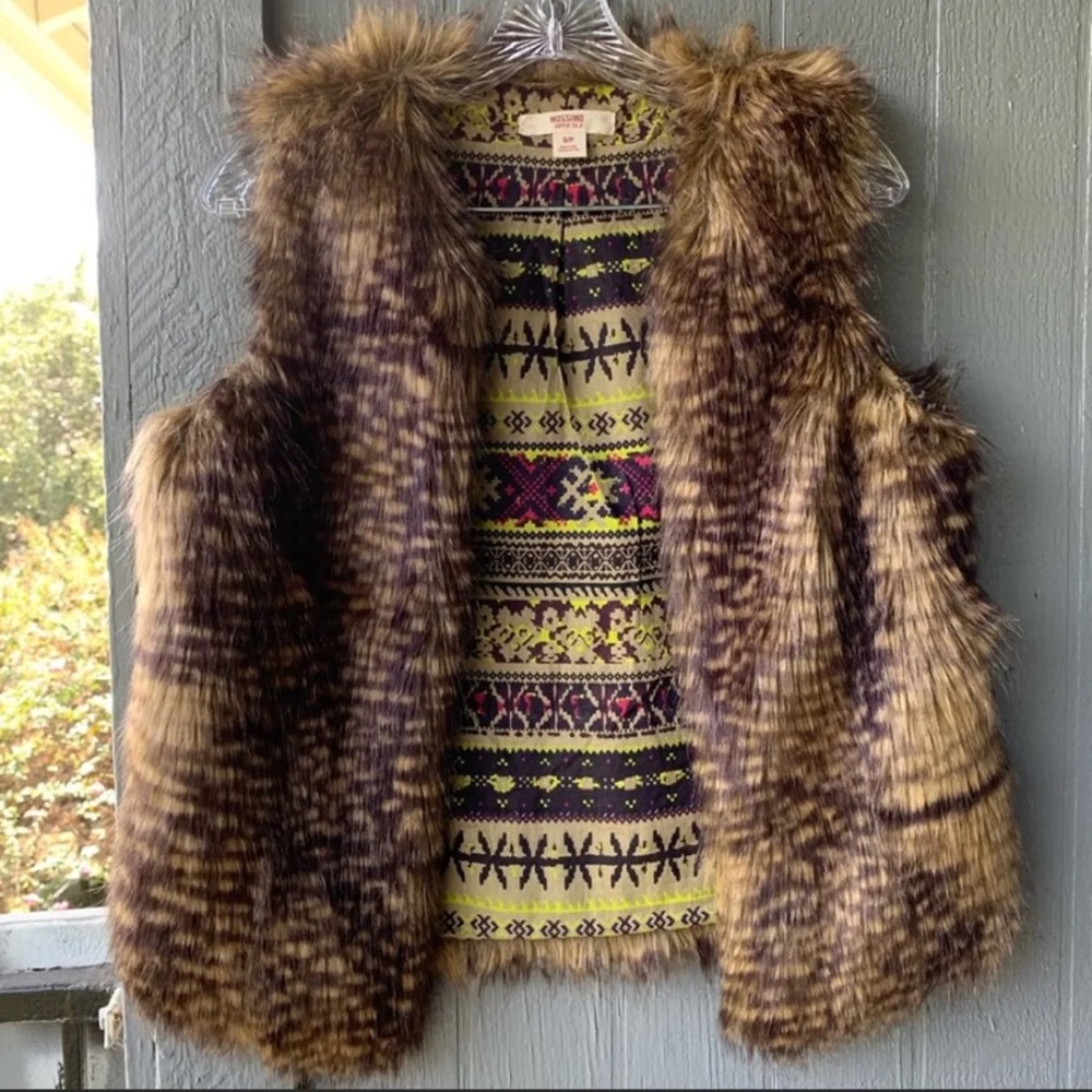 Mossimo Animal Print Faux fur vest small